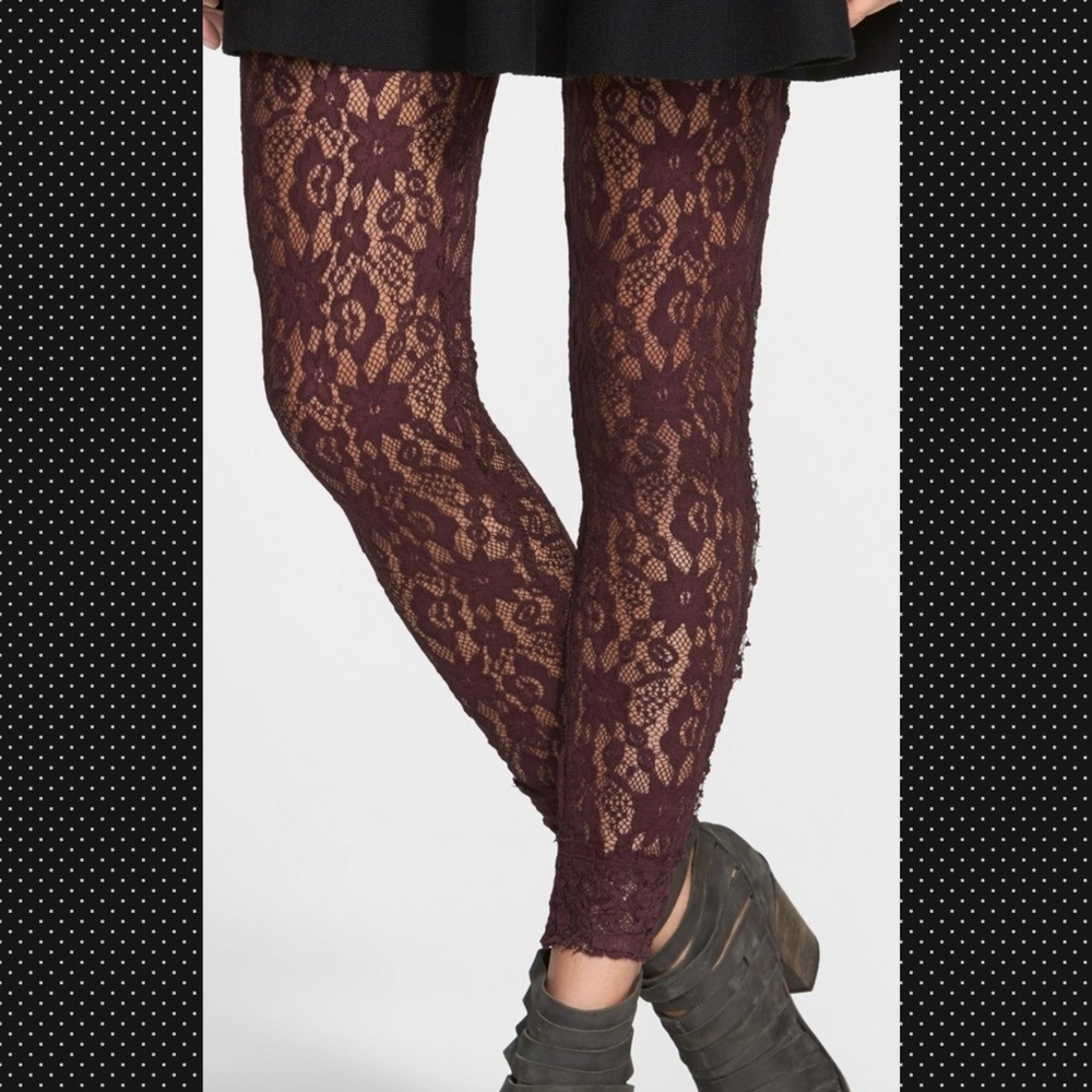 🆕Free People
Pucker Lace Legging